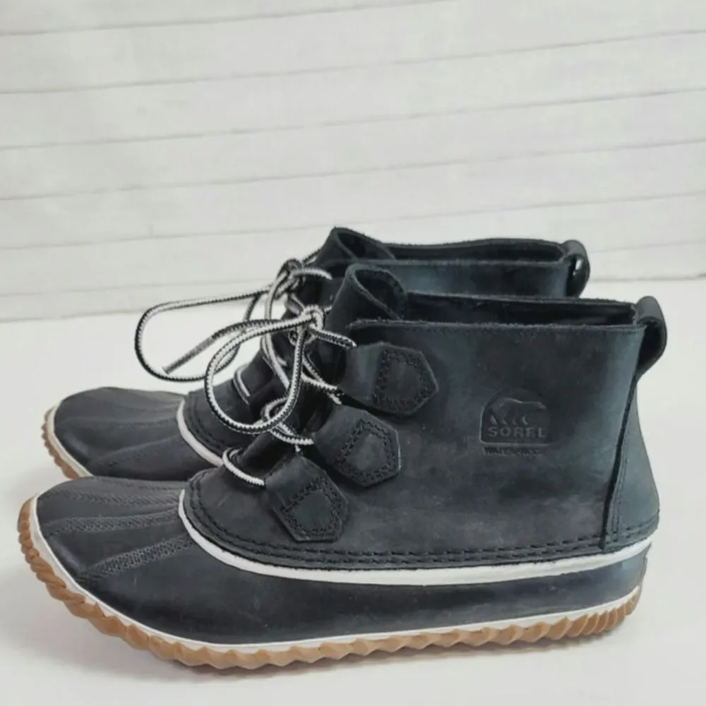 SOREL OUT & ABOUT DUCK WATERPROOF ANKLE BOOTS IN BLACK, SZ 9.5